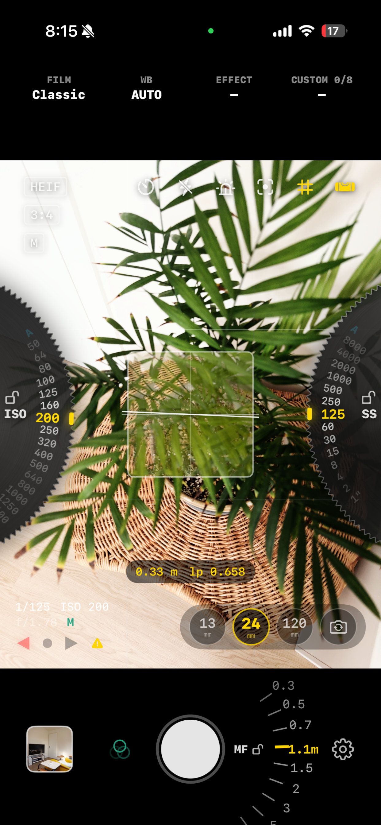 Capture screen showing the ISO and shutter speed dials