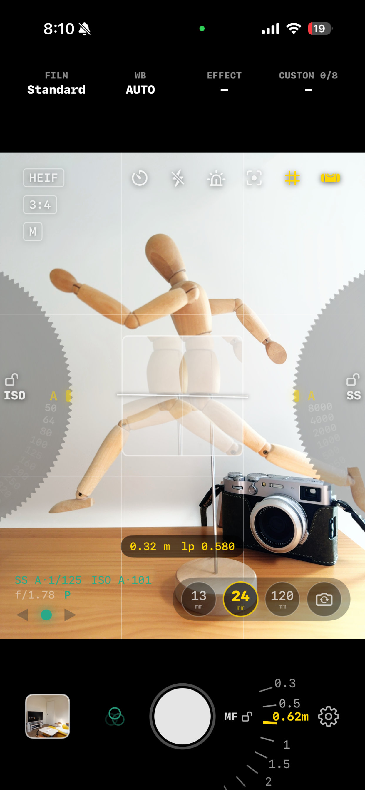 Manual focus screen with a split image in the centre patch